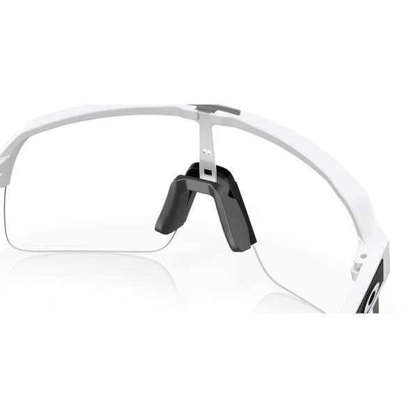 Сонцезахисні окуляри Oakley Sutro Lite Matte White&nbsp;Clear To Black Iridium Photochromic 0888392590893 фото